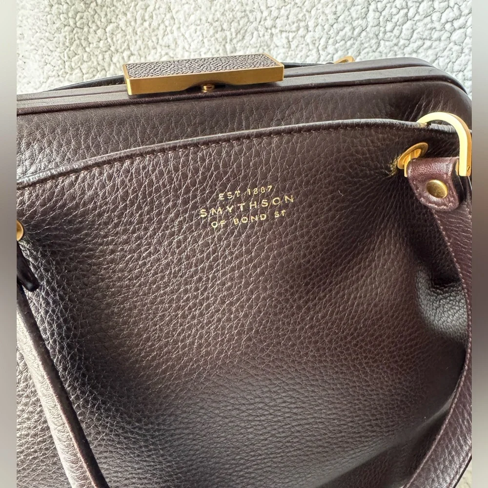 Smythson of Bond Street Agatha Kiss Lock Shoulder Bag in Dark Chocolate - Picture 4 of 17